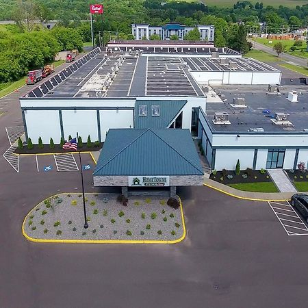 Hometowne Studios By Red Roof & Conference Center コートランド エクステリア 写真