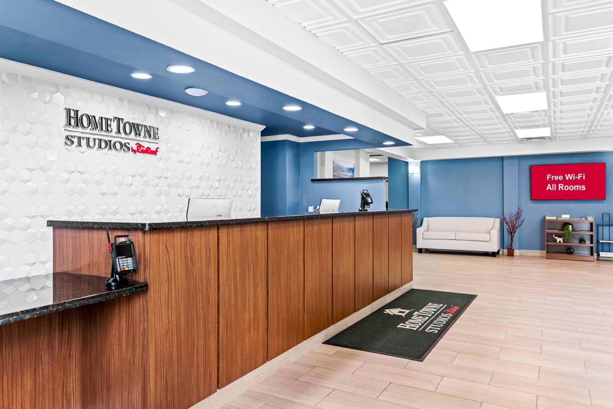 Hometowne Studios By Red Roof & Conference Center コートランド エクステリア 写真