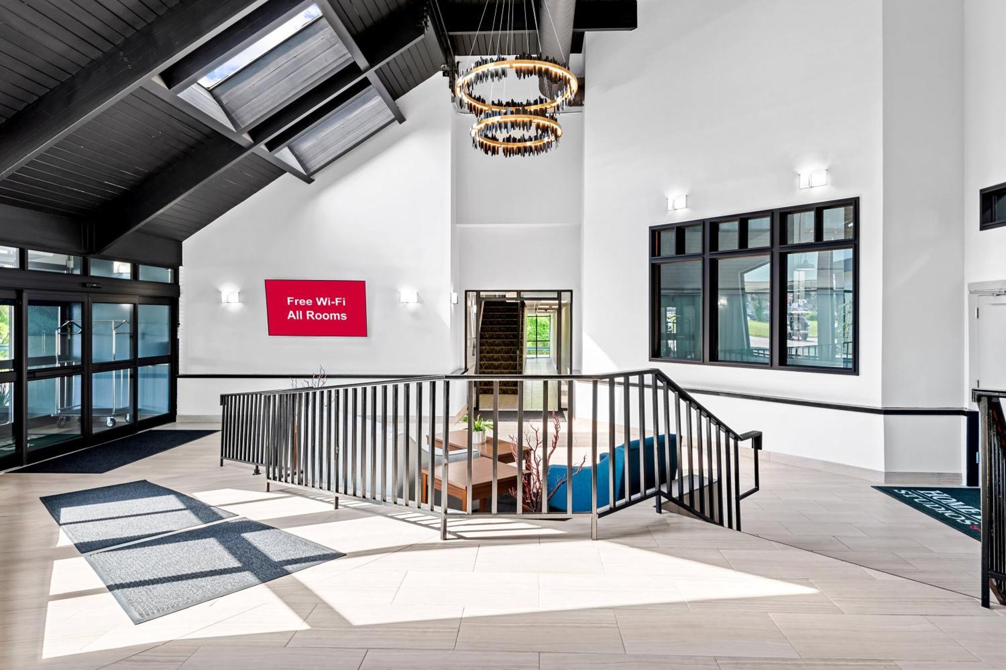 Hometowne Studios By Red Roof & Conference Center コートランド エクステリア 写真
